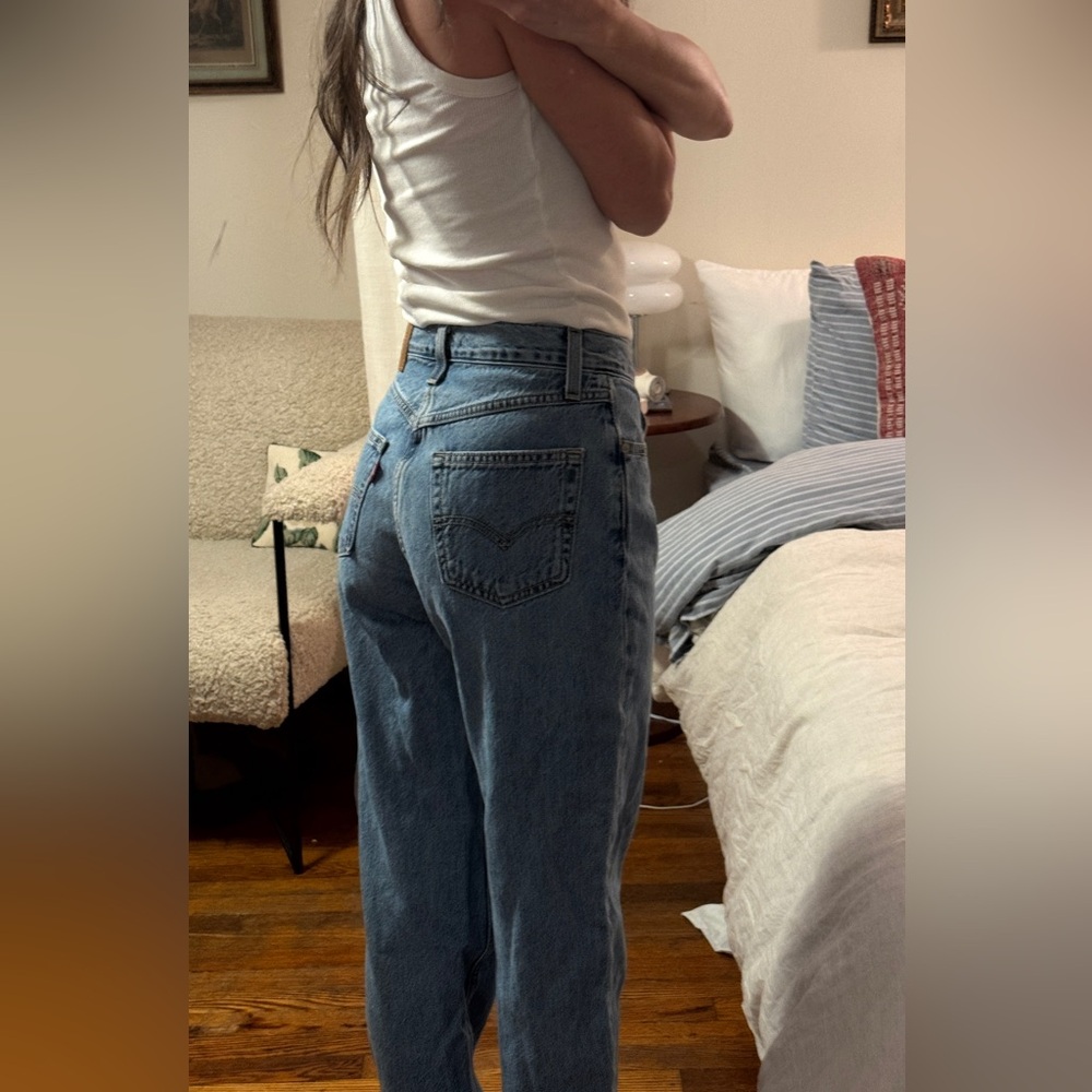 Levi’s 80s Mom Jean. (Cut hem) - Picture 2 of 7